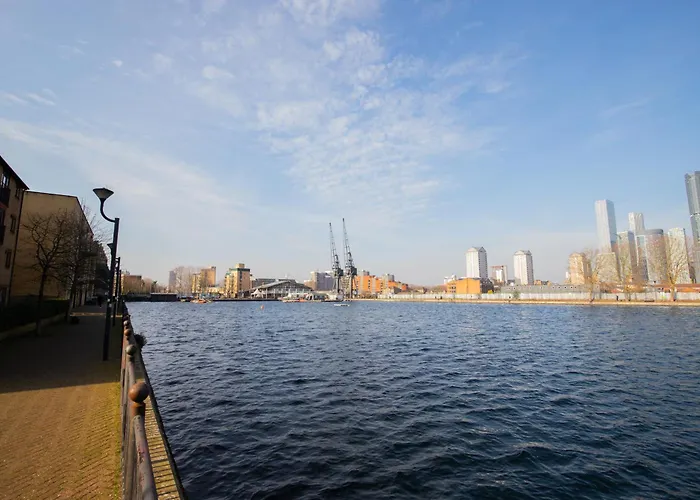 Londwell, Canary Wharf Riverfront Chic Apartment